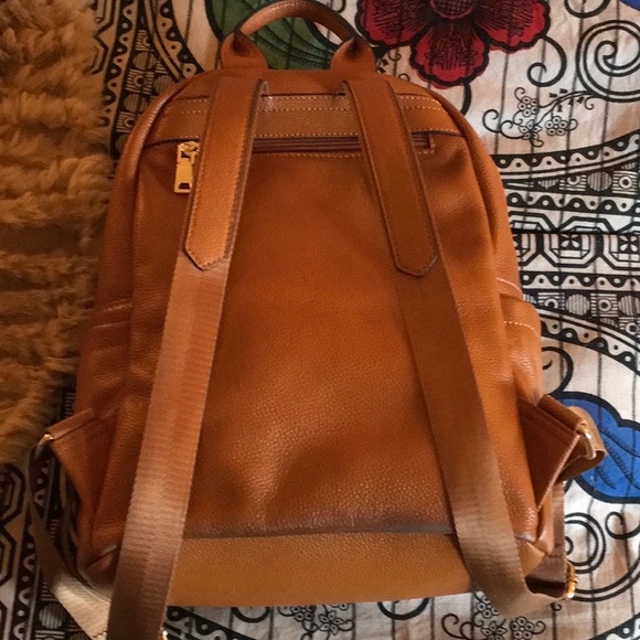 KATTEE Leather Backpack - Picture 5 of 9